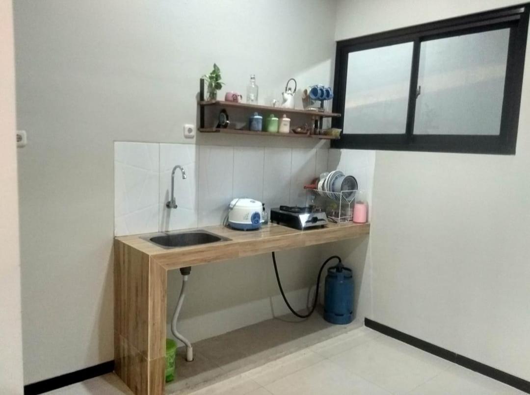 Phoenix Guest House سورابايا المظهر الخارجي الصورة