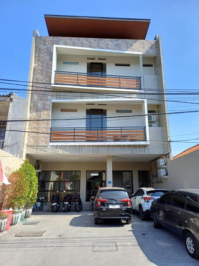 Phoenix Guest House سورابايا المظهر الخارجي الصورة
