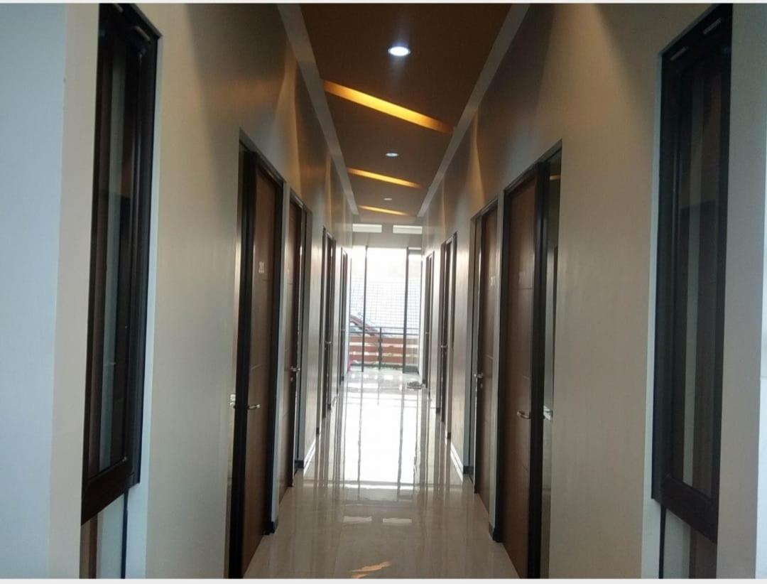 Phoenix Guest House سورابايا المظهر الخارجي الصورة